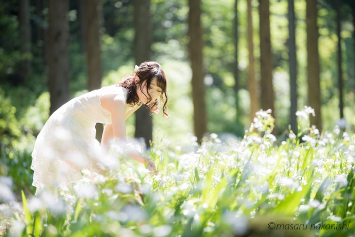シャガの花の群生地・小松市の遊泉寺銅山跡でポートレート