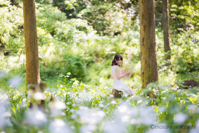 シャガの花の群生地・小松市の遊泉寺銅山跡でポートレート